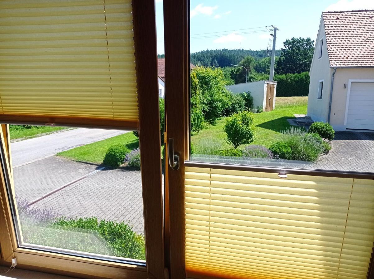 Schoene Helle Ferienwohnung In Waldnaehe Berching Extérieur photo